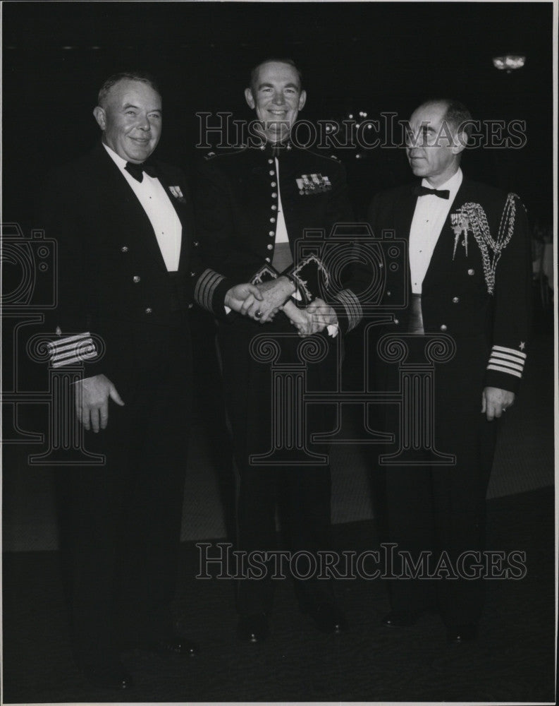 1966 Press Photo Colonel John O'Neil USMC & Capt.Tracy D. Cuttle At Ball - Historic Images