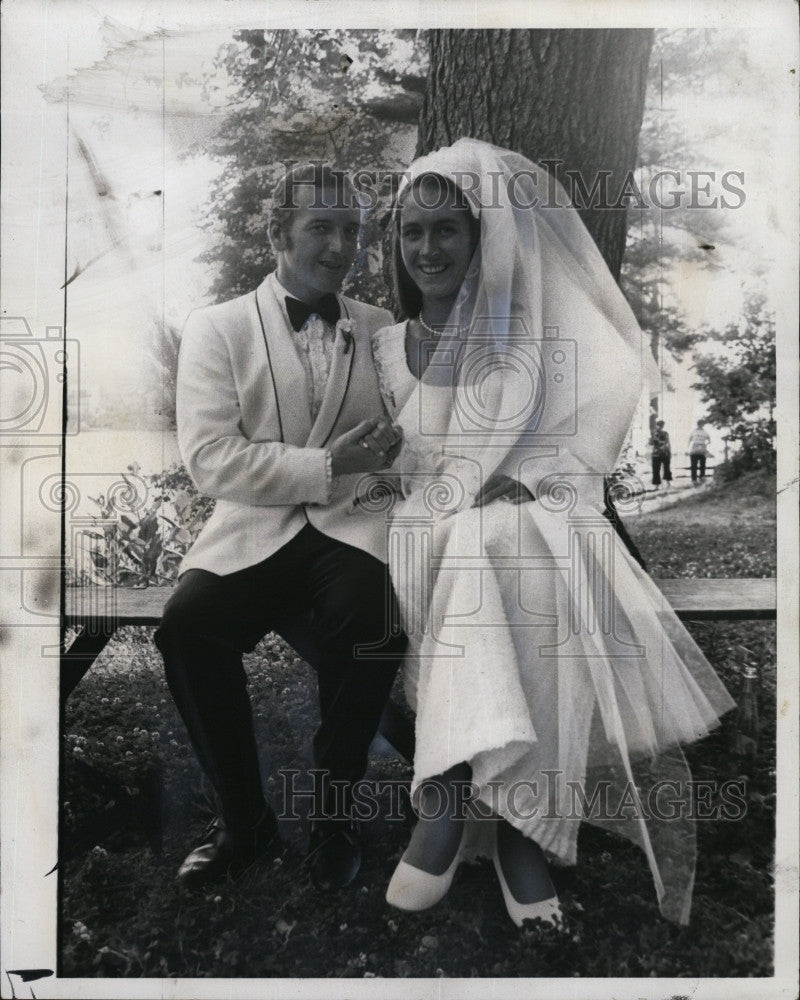 1971 Press Photo John J. O&#39;Neil &amp; Wife Kathleen Liberty At Wedding Reception - Historic Images