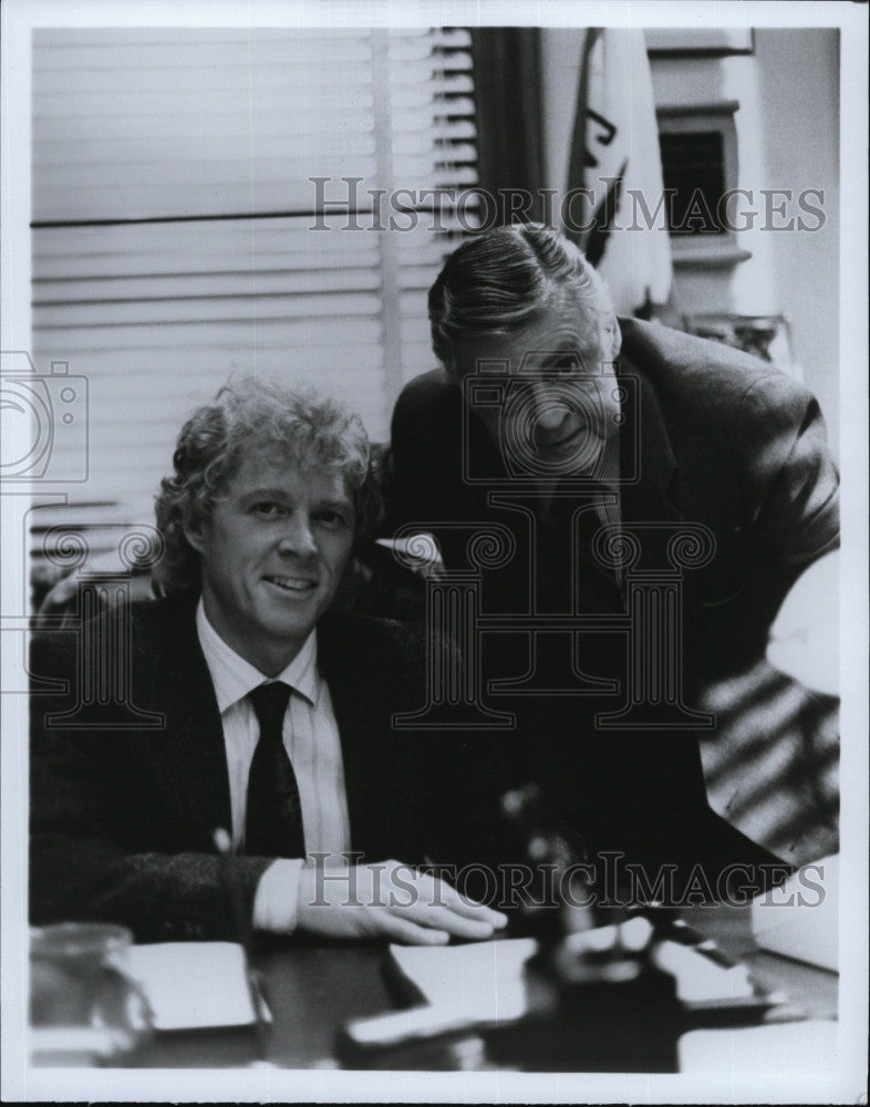 Press Photo actors William Katt and Dick O&#39;Neill - Historic Images
