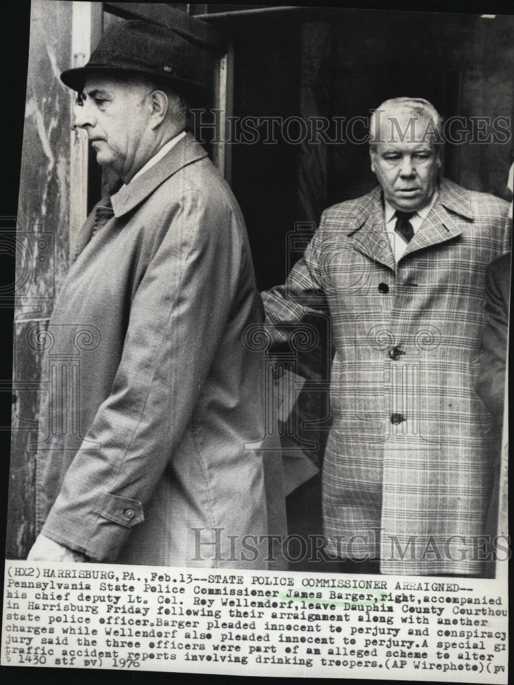 1976 Press Photo Penn State police comm. James Barger &amp; Lt Col Roy Wellendorf - Historic Images