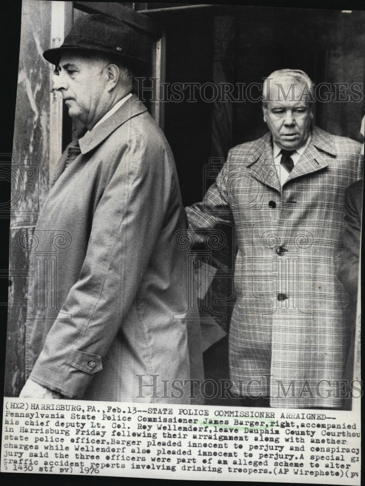 1976 Press Photo Penn State police comm. James Barger & Lt Col Roy Wellendorf - Historic Images