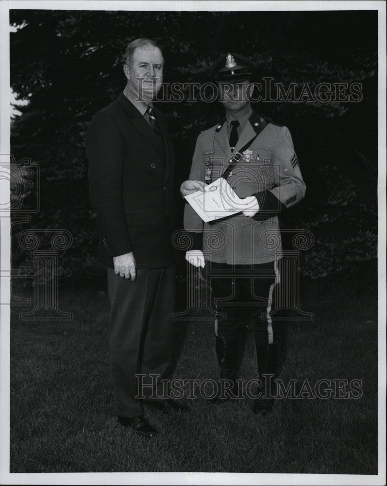 1970 Press Photo Mass St police Comm Wm Powers &amp; trooper Sgt JL Barry Jr - Historic Images