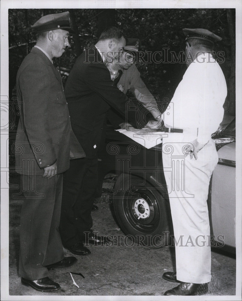 1960 Press Photo Asst Dep J Barry,officer F Smerg &amp; Capt JM Lynch - Historic Images