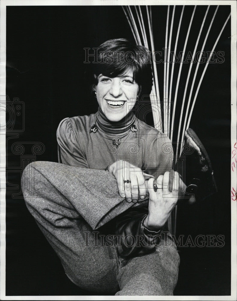 1975 Press Photo Lanie Zer of improv musical revue &quot;The Next Move&quot; - Historic Images