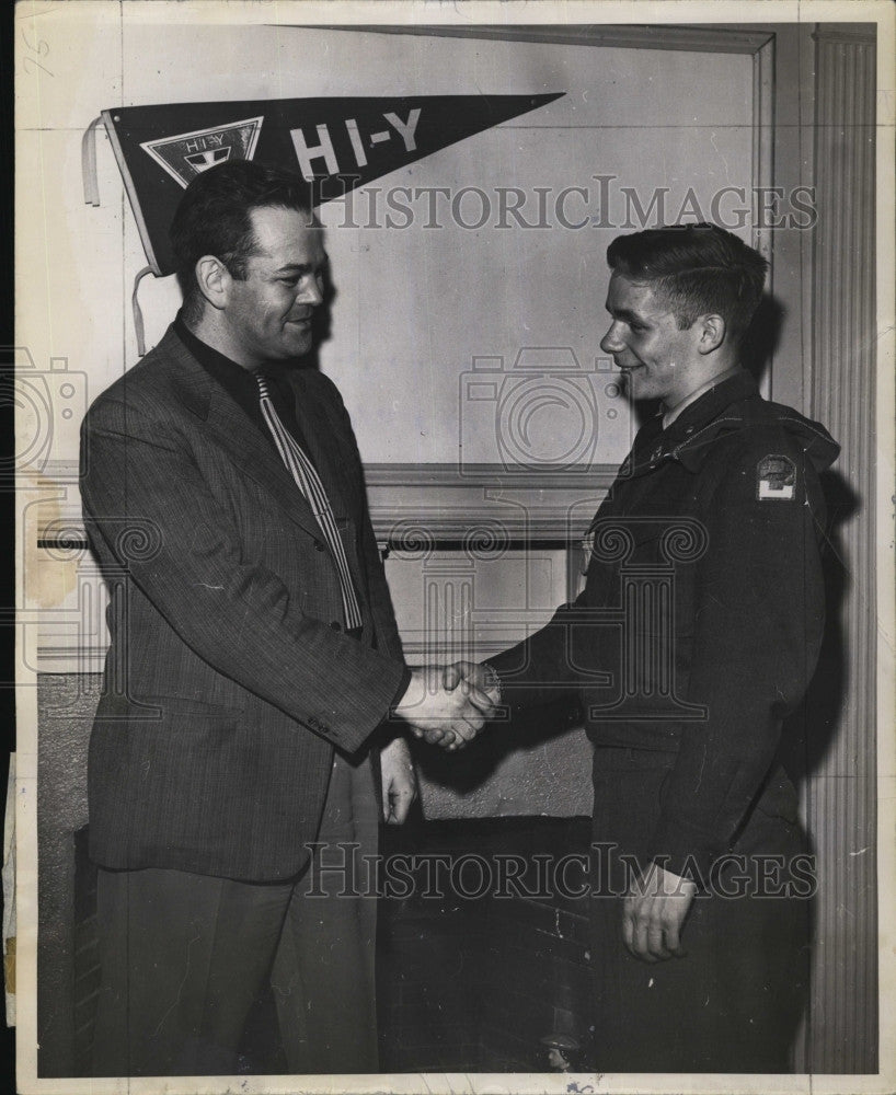 1951 Press Photo Walter Barrett &amp; Edward Liberacki at Y.M.C.A. - Historic Images