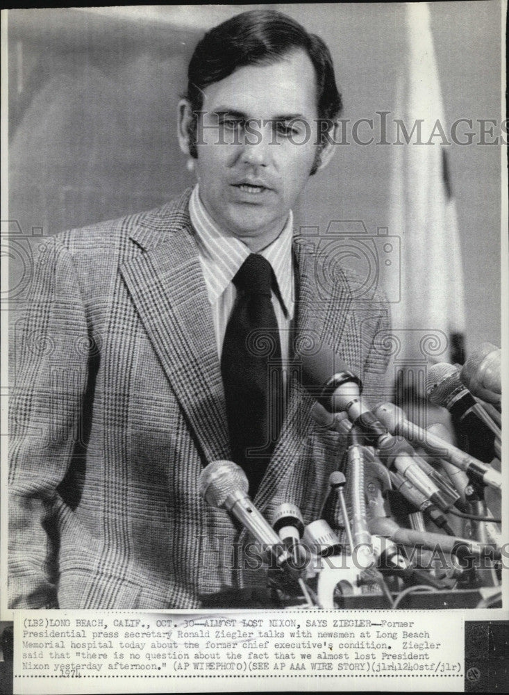 1974 Press Photo White House press Sec. Ronald Ziegler - Historic Images