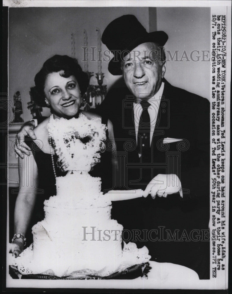 1960 Press Photo Ted Lews and his wife at 45th anniversary - Historic Images