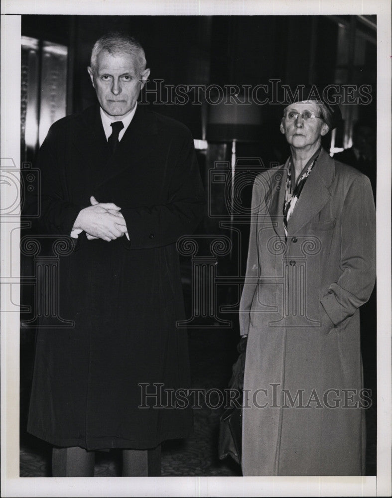 1949 Press Photo Canadians Mr &amp; Mrs Barker Farley,illegal immigrants - Historic Images