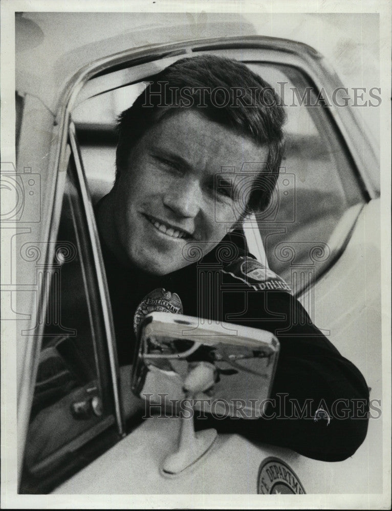 1975 Press Photo Actor Bruce Fairbairn of &quot;The Rookies&quot; - Historic Images