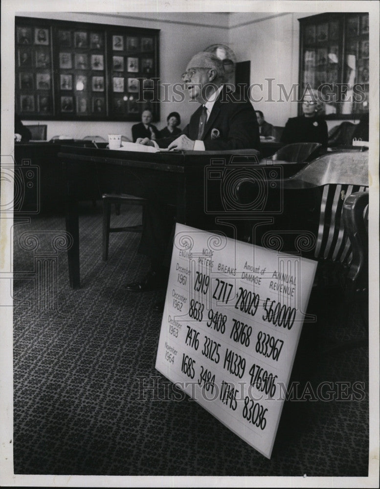 1964 Press Photo James H. Fairclough at City Hall meeting - Historic Images