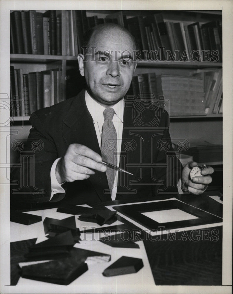 1953 Press Photo Dr William J. Morgan at home - Historic Images