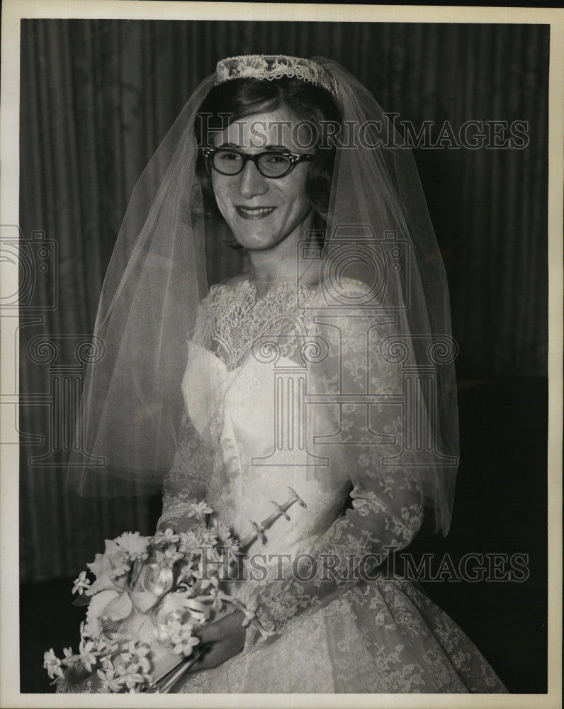 1964 Press Photo Mrs Morgan at her wedding - Historic Images