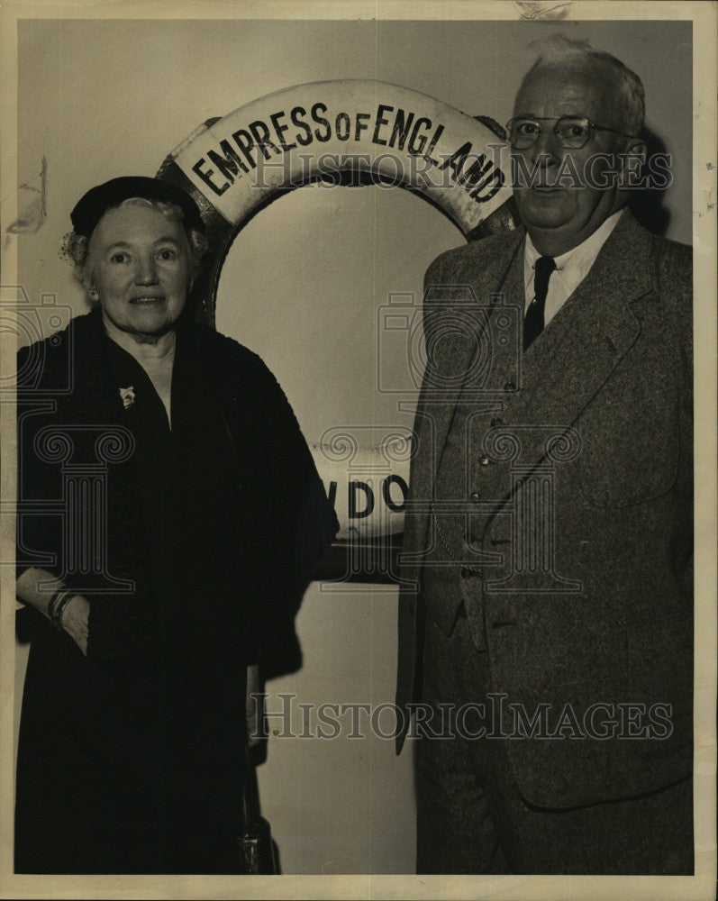 1958 Press Photo Mr.and Mrs.R.T. Morey passenger of Canadian Pacific Liner. - Historic Images