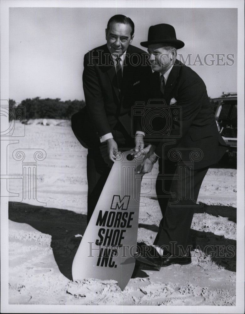 Press Photo Governor John Volpe groundbreaking of Morse Shoe with Alfred Morse - Historic Images