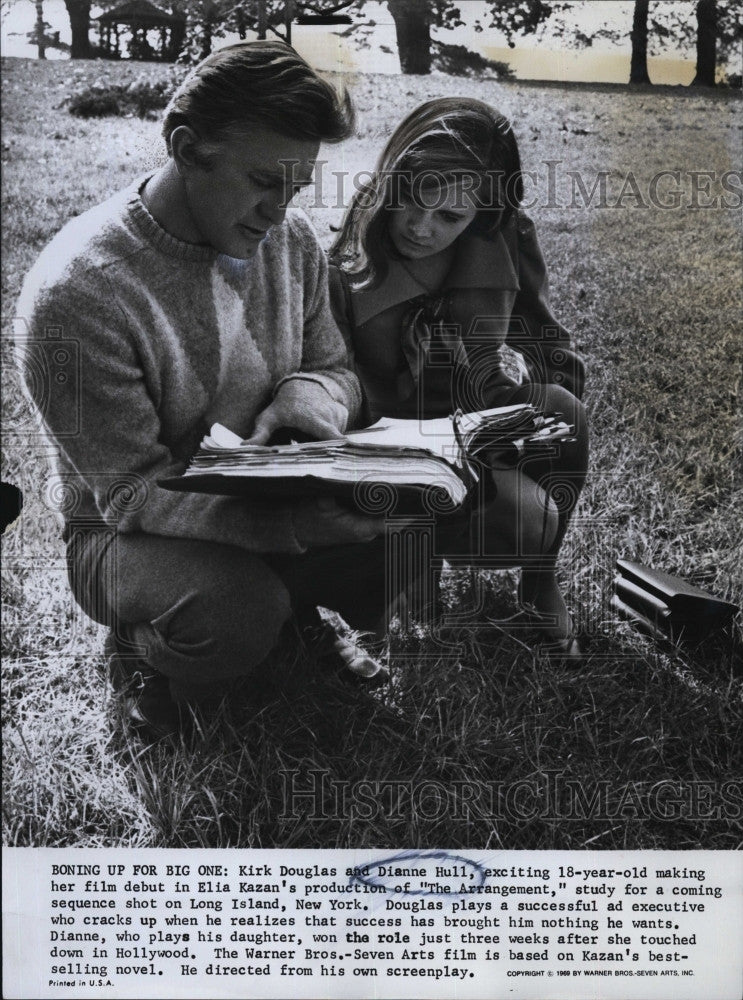 1969 Press Photo Dianne Hull &amp; Kirk Douglas Star In &quot;The Arrangement&quot; - Historic Images