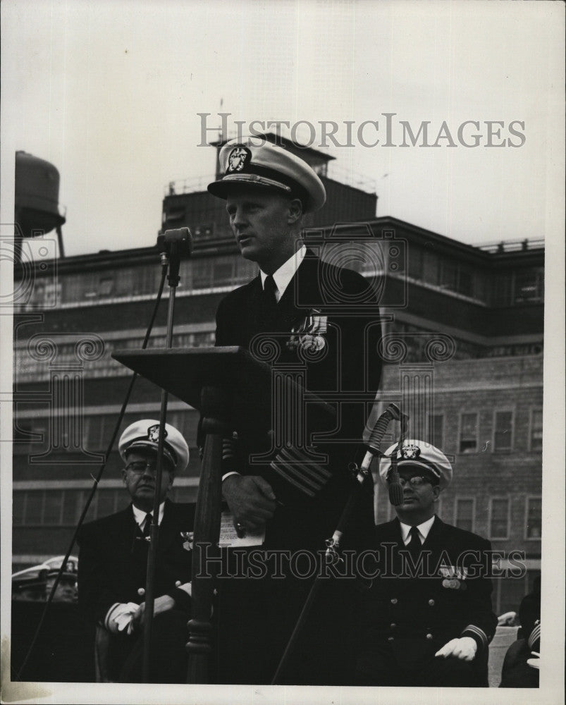 1958 Press Photo Captain Harry Hull Gives Farewell Address Aboard Macon - Historic Images