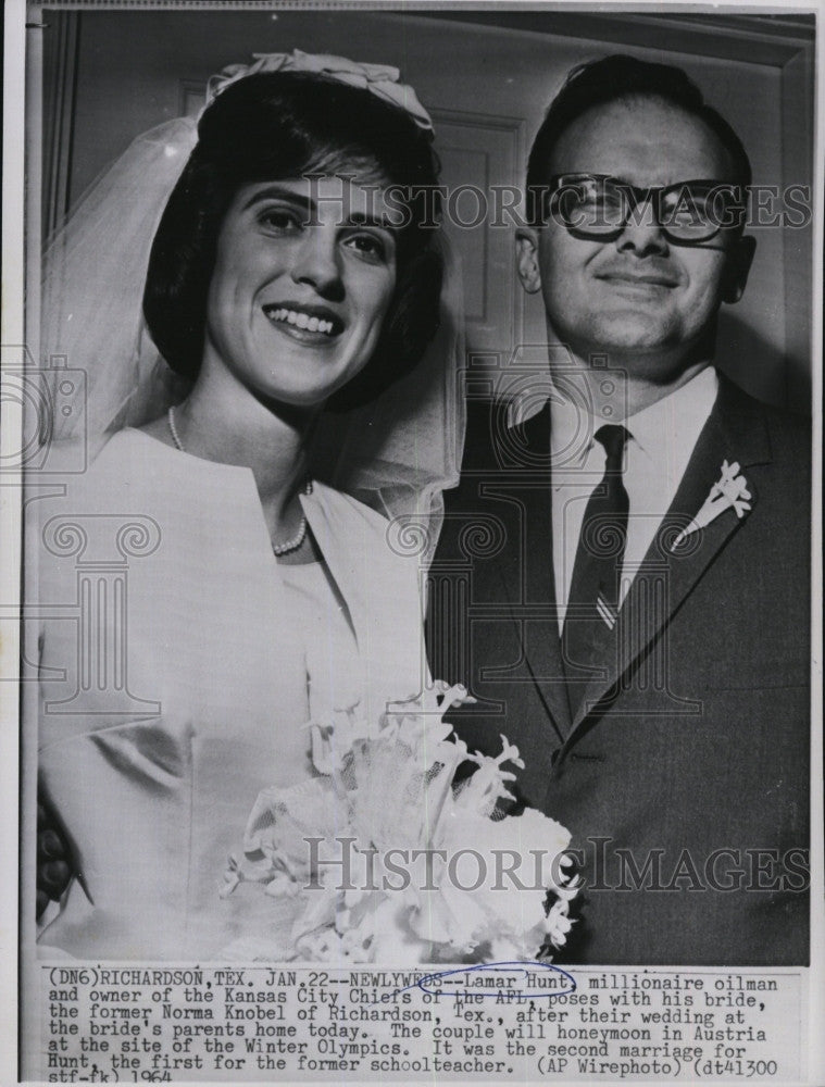 1964 Press Photo Owner of Kansas City Chiefs ,Lamar Hunt &amp; bride - Historic Images