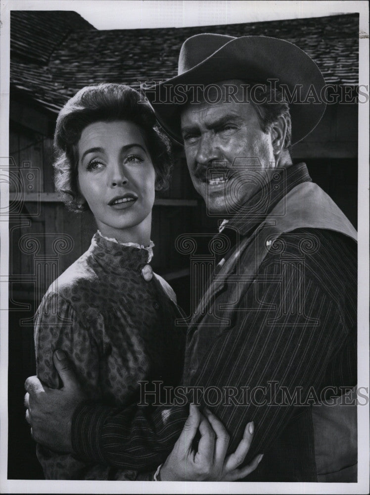 1957 Press Photo Actors Edmond O&#39;Brien And Marsha Hunt In &quot;A Gun If For Killing&quot; - Historic Images