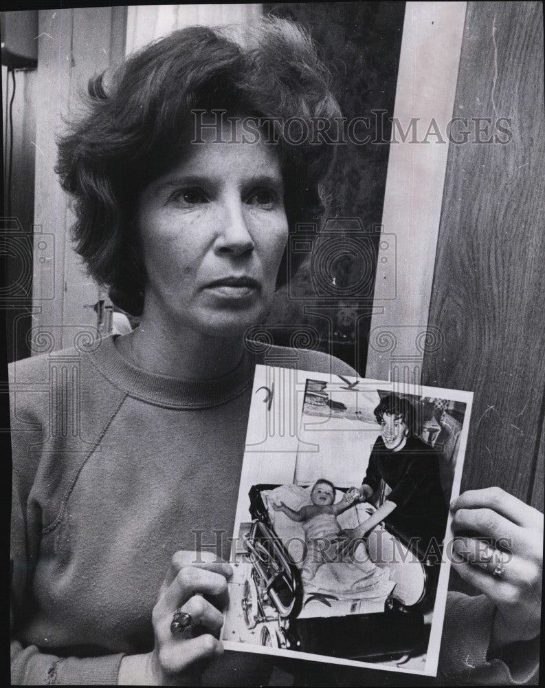 Press Photo Mrs Joan Hunt, mom of drowned boy - Historic Images