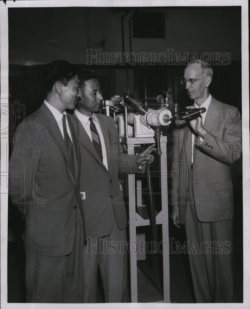 1956 Press Photo Korean Profs. Hi Chul Kim &amp; Hyung Ju Woo &amp; BK Thorogood - Historic Images