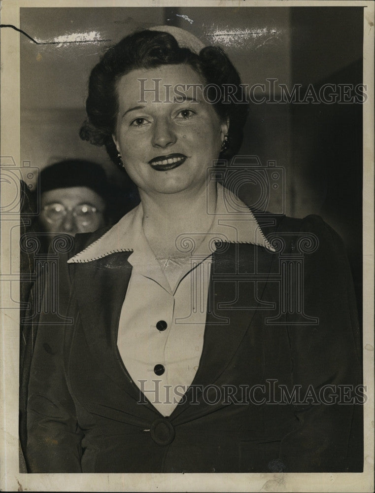 1943 Press Photo Mrs James W. Thorpe granted divorce for cruelty - Historic Images