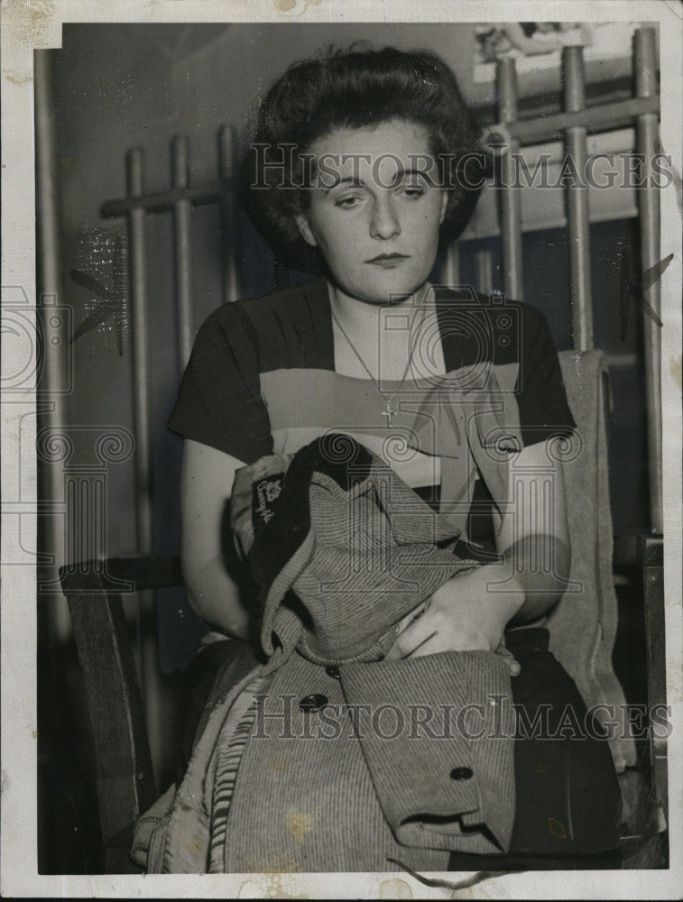 1945 Press Photo Mrs Carlan charged with murder of her baby - Historic Images