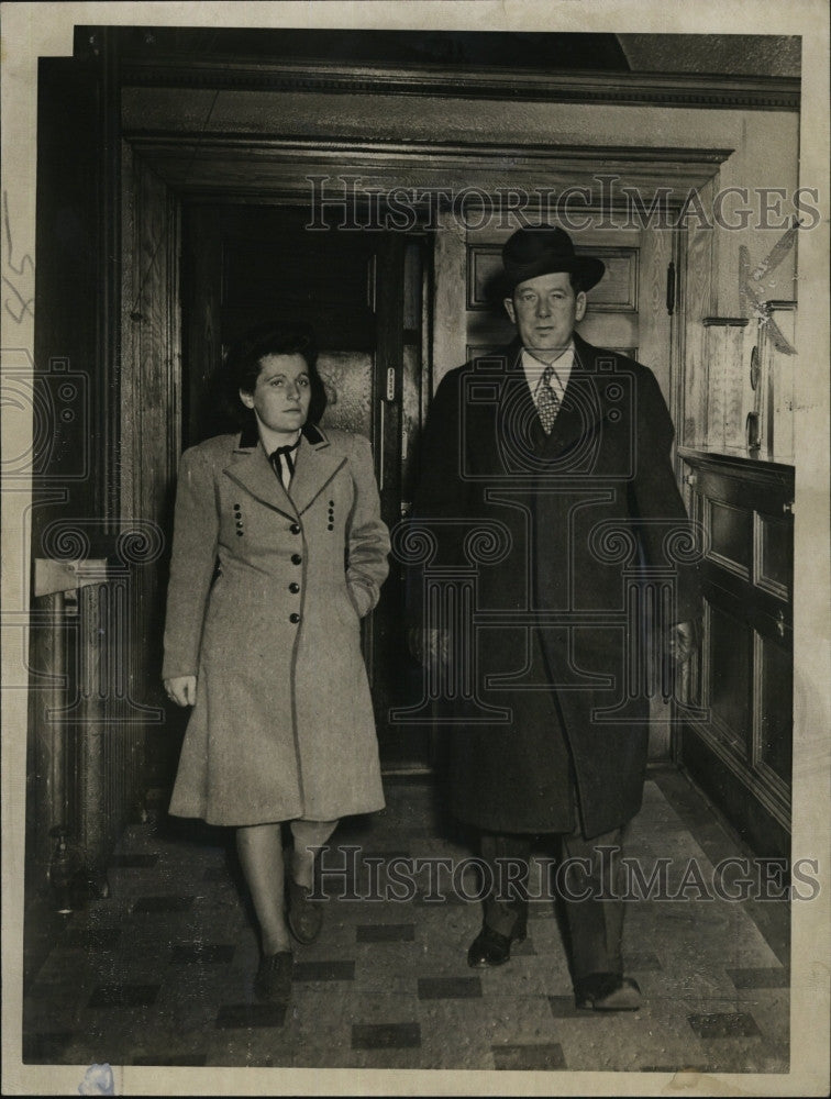 1945 Press Photo Mrs JJ Carlan, charged with murder &amp; Lt JJ Kirby - Historic Images