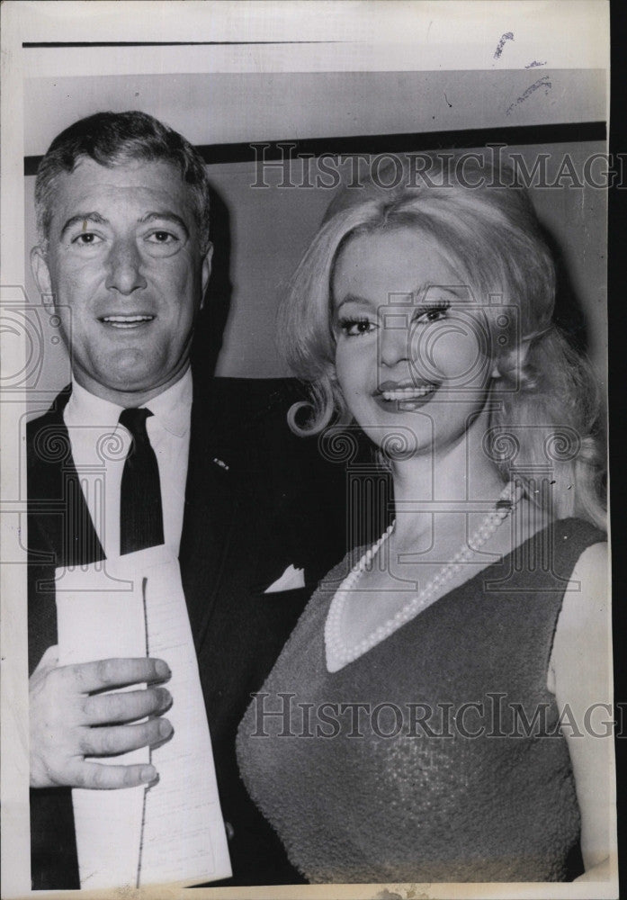 1963 Press Photo Actress Greta Thysen and unknown man - Historic Images