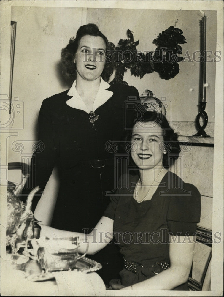 1941 Press Photo Miss Priscilla Thorndike &amp; Mrs Robert Weeks - Historic Images