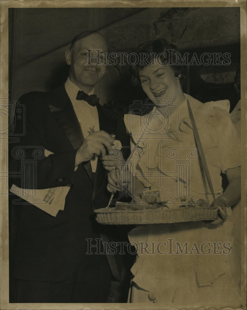 1959 Press Photo Miss Lee Thorndike &amp; her dad Richard - Historic Images