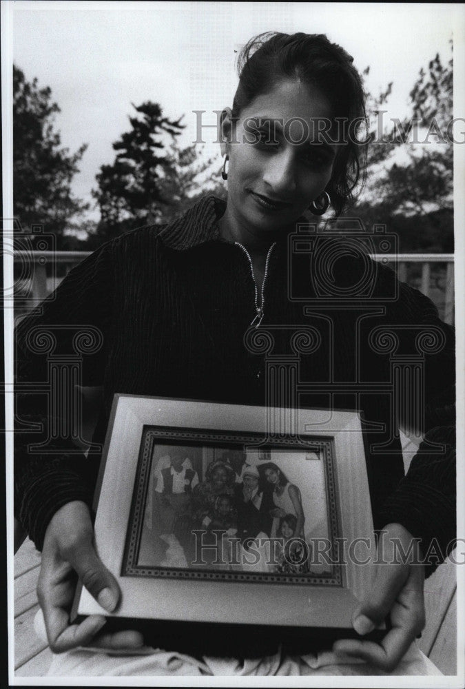 1997 Press Photo Susan Van Houte from Mother Teresa&#39;s orphanage - Historic Images