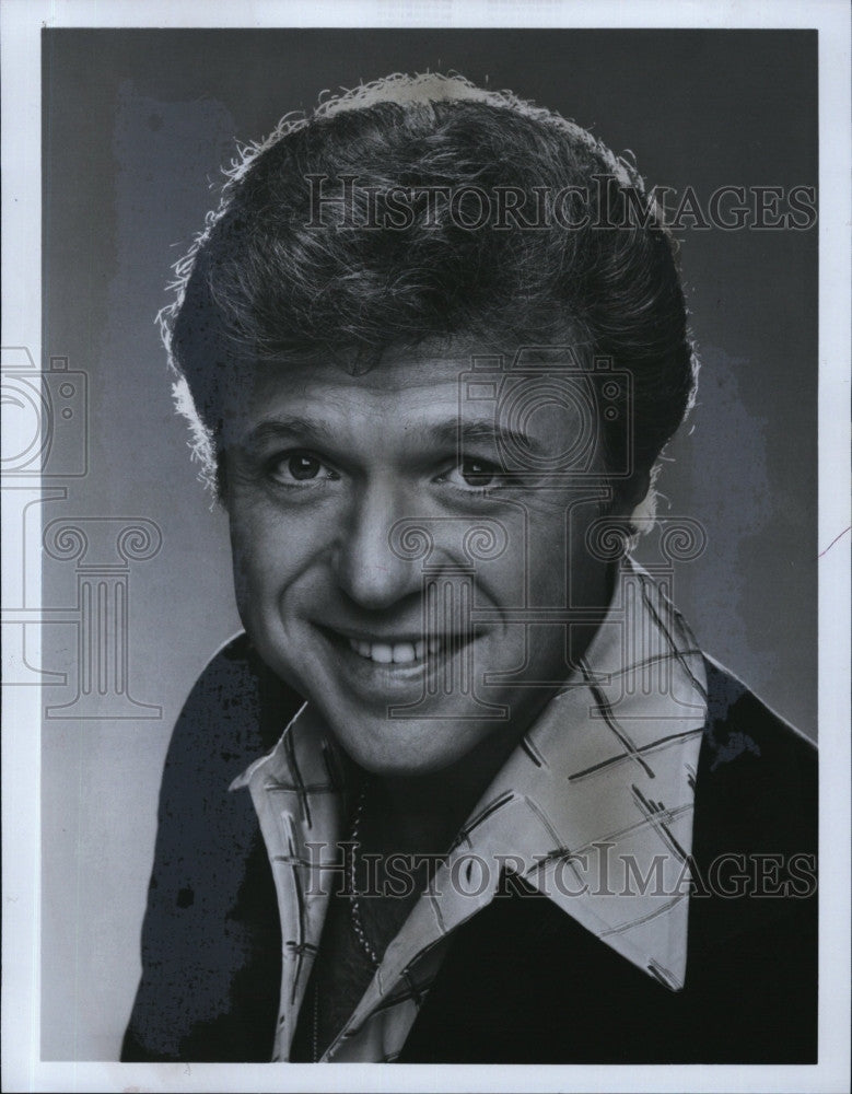 1984 Press Photo Singer Performer Steve Lawrence - Historic Images