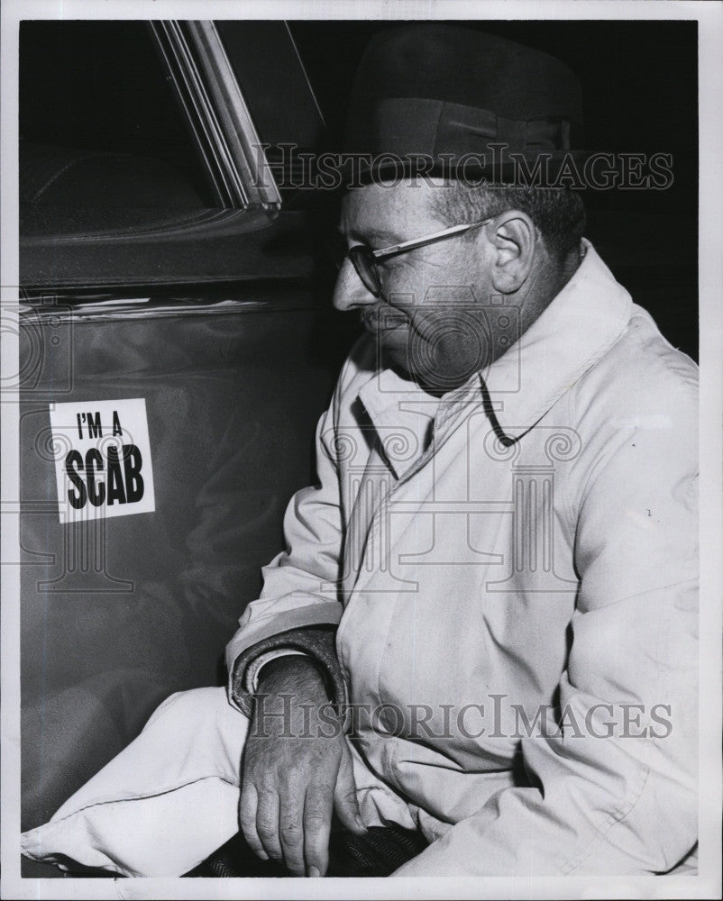 1960 Press Photo George E. Lawton, had car vandalized - Historic Images