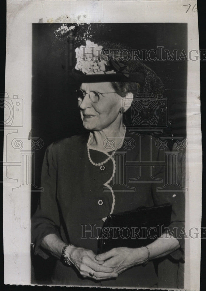 1947 Press Photo Margaret Laxdel Waitress Was left $240,000 By Customer - Historic Images