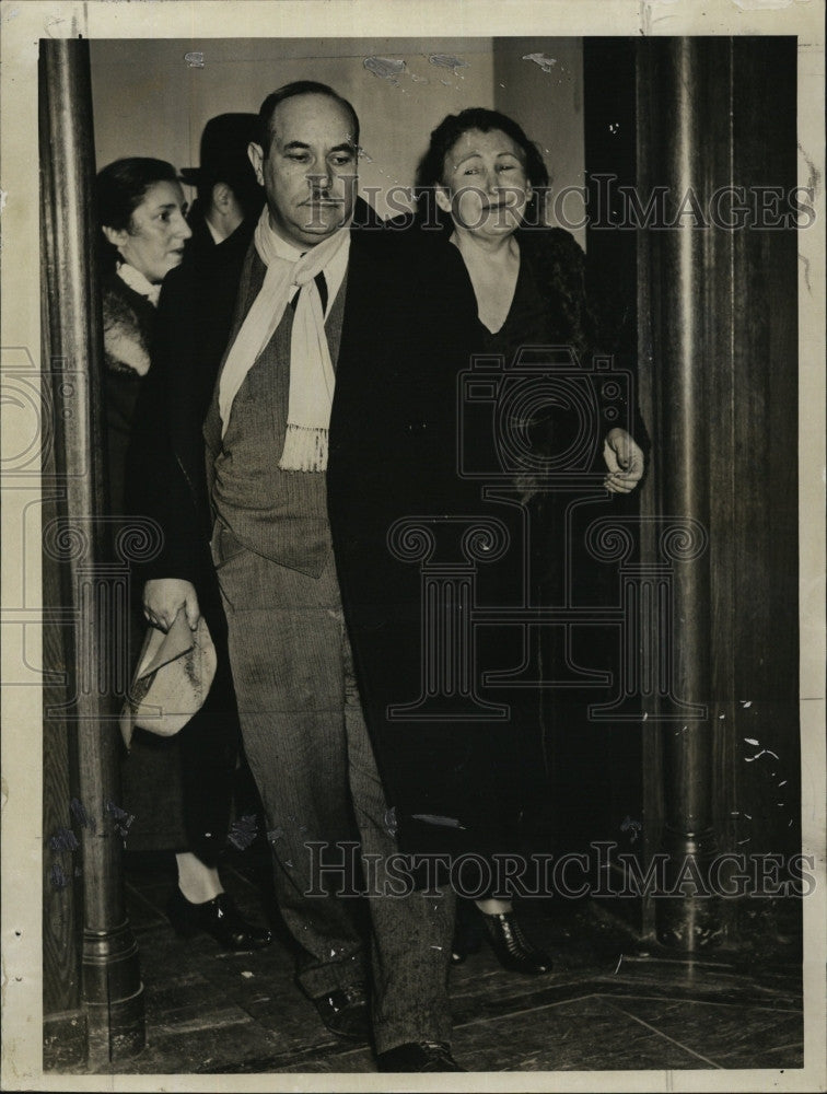 1939 Press Photo Dr &amp; Mrs Jacques Lax After Indentifying Daughters Body - Historic Images