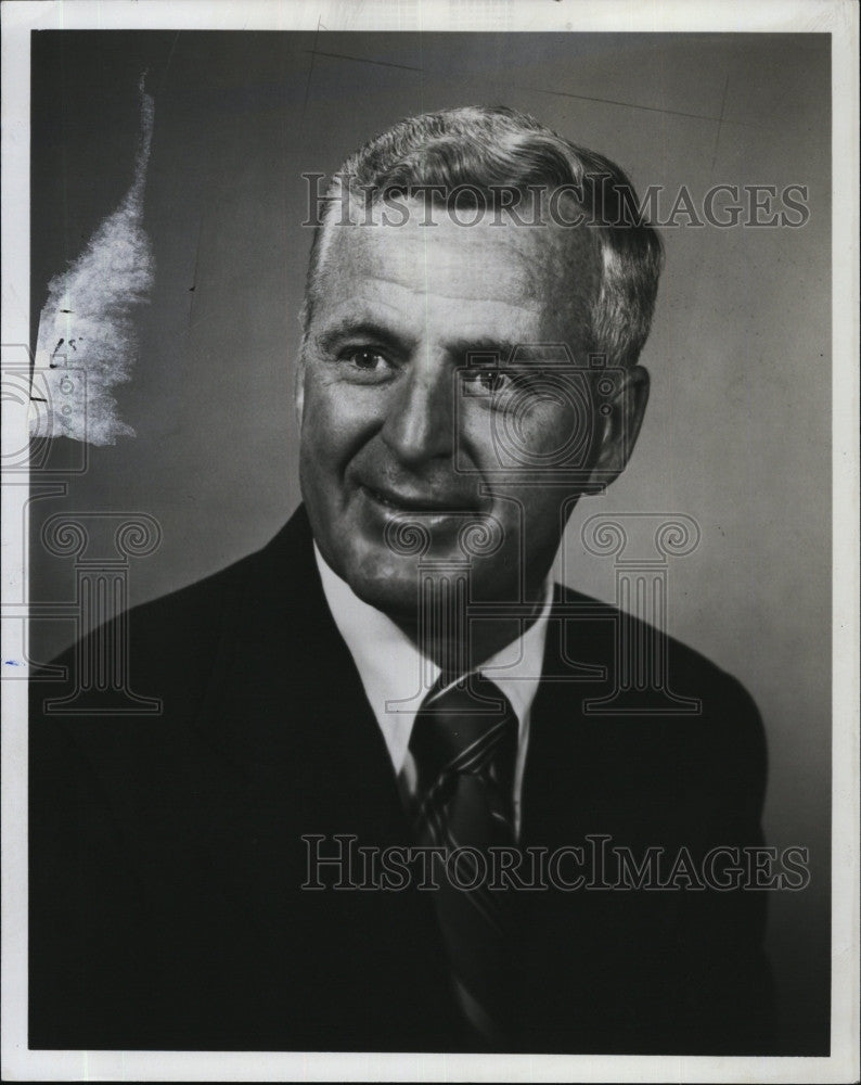1976 Press Photo J.R. Law of American Tobacco - Historic Images