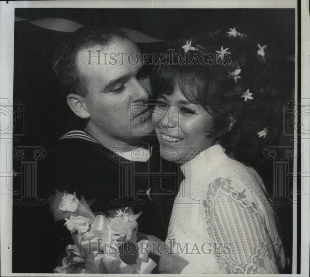 1969 Press Photo Pueblo Crewman Charles Law Weds Marie L. Cherry In San Diego - Historic Images