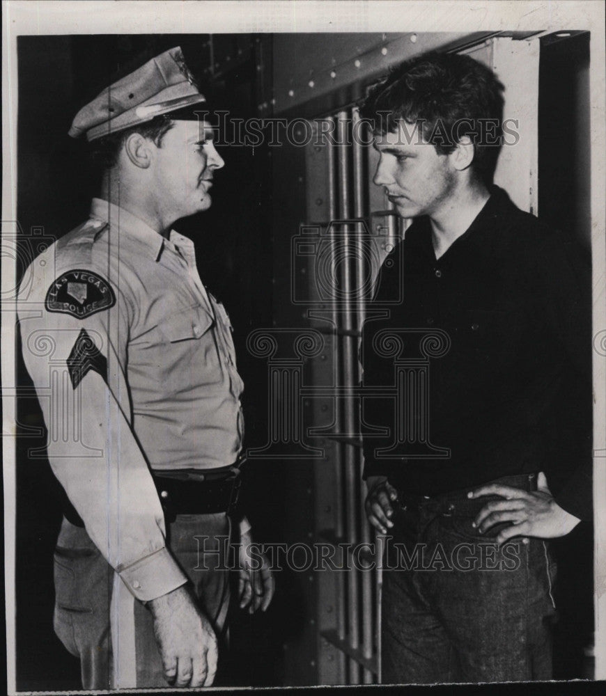 1953 Press Photo William Lawson Questioned by Sgt Grant Lytle of Shooting - Historic Images