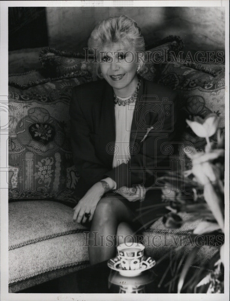 1989 Press Photo gossip columnist, author Rona Barrett on TV show &quot;At Rona&#39;s&quot; - Historic Images