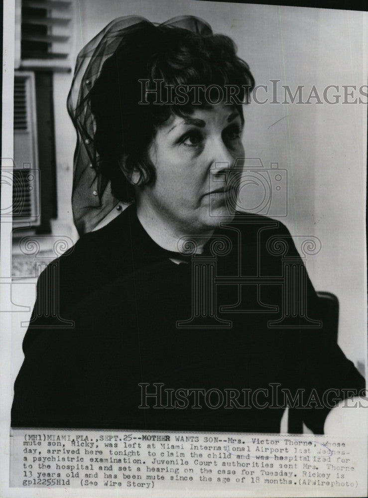 1965 Press Photo Mrs. Victor Thorne left her mute son, Ricky, at airport - Historic Images