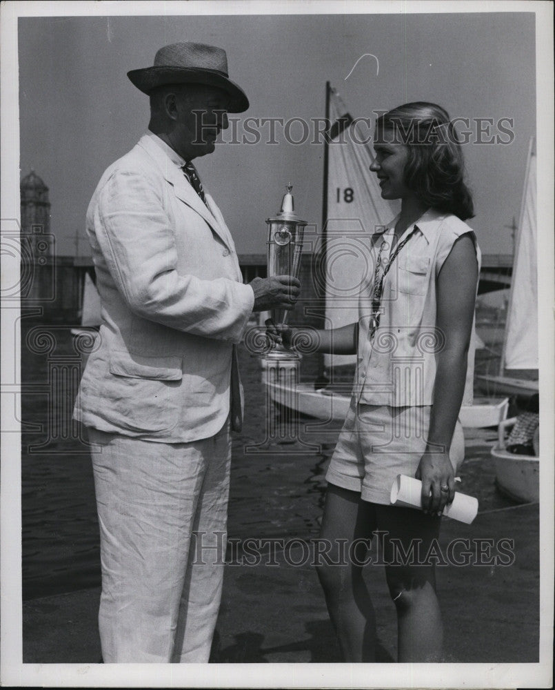 1950 Press Photo Douglas Lawson Giving Lawson Cup to Jane Clarkson - Historic Images