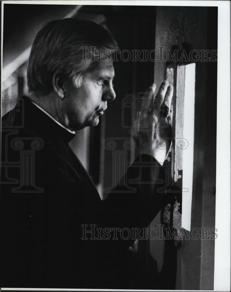 1986 Press Photo Cardinal Law Visits Billerica House of Corrections - Historic Images