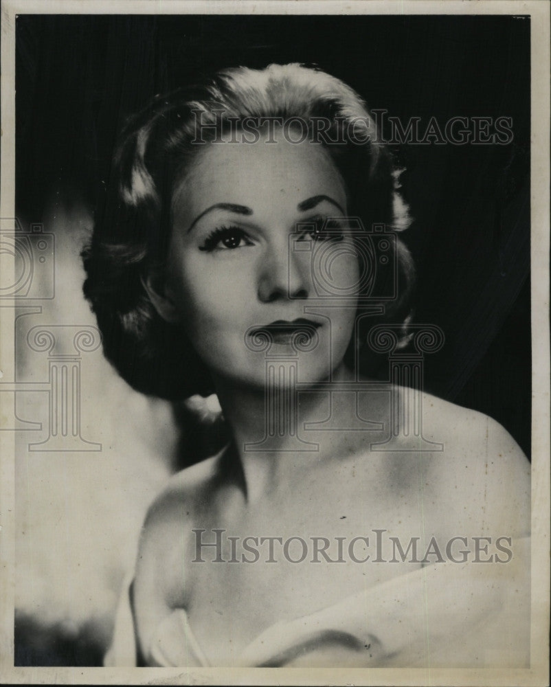 1959 Press Photo Nancy Chase, at Concert Benefit for Hebrew Home for the Aged - Historic Images