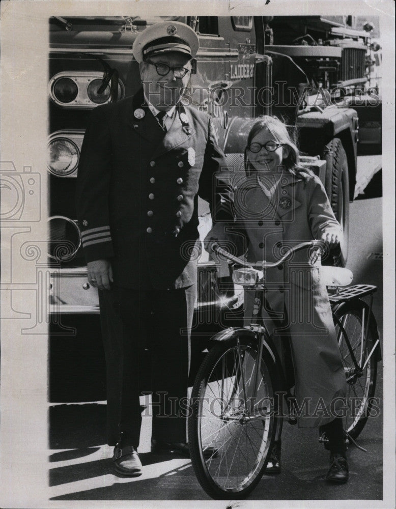 1971 Press Photo Fire Marshall Joseph Dolan and Bonnie Marcott - Historic Images