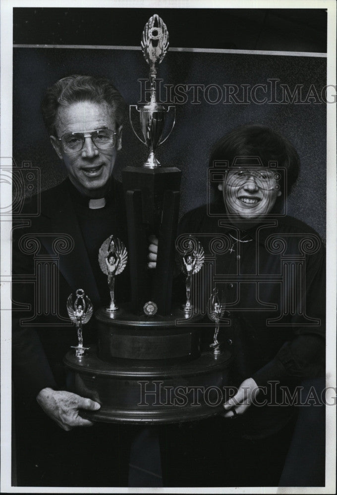 1991 Press Photo Rev. J. Joseph Kierce presents trophy to Brigid Carleton - Historic Images