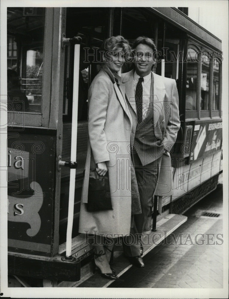 1982 Press Photo Karen Carlson and John Ritter &quot;In Love With An Older Woman&quot; - Historic Images