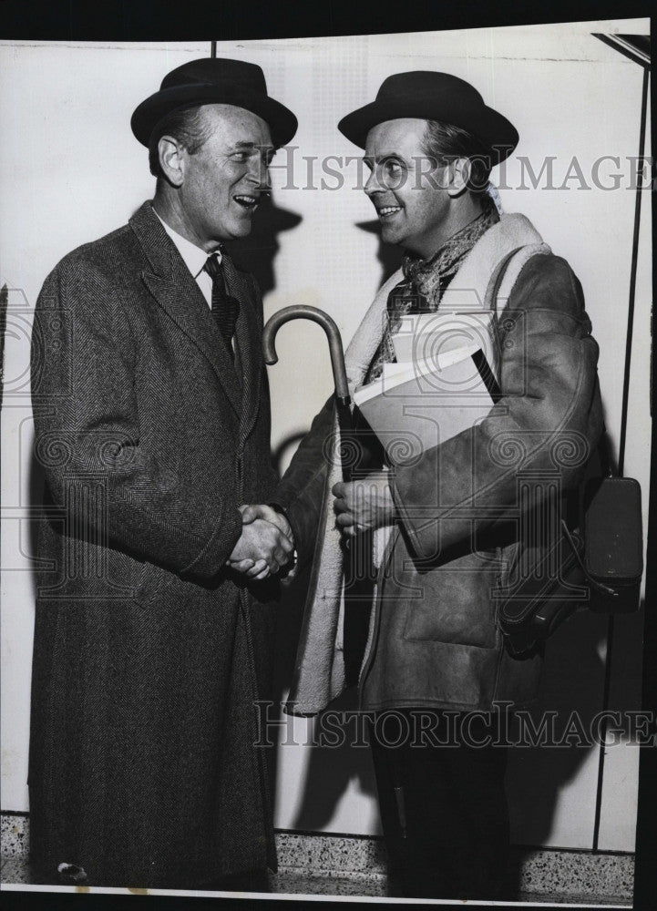 1965 Press Photo Actors Ian Carmichael &amp; Vigel Patrick - Historic Images