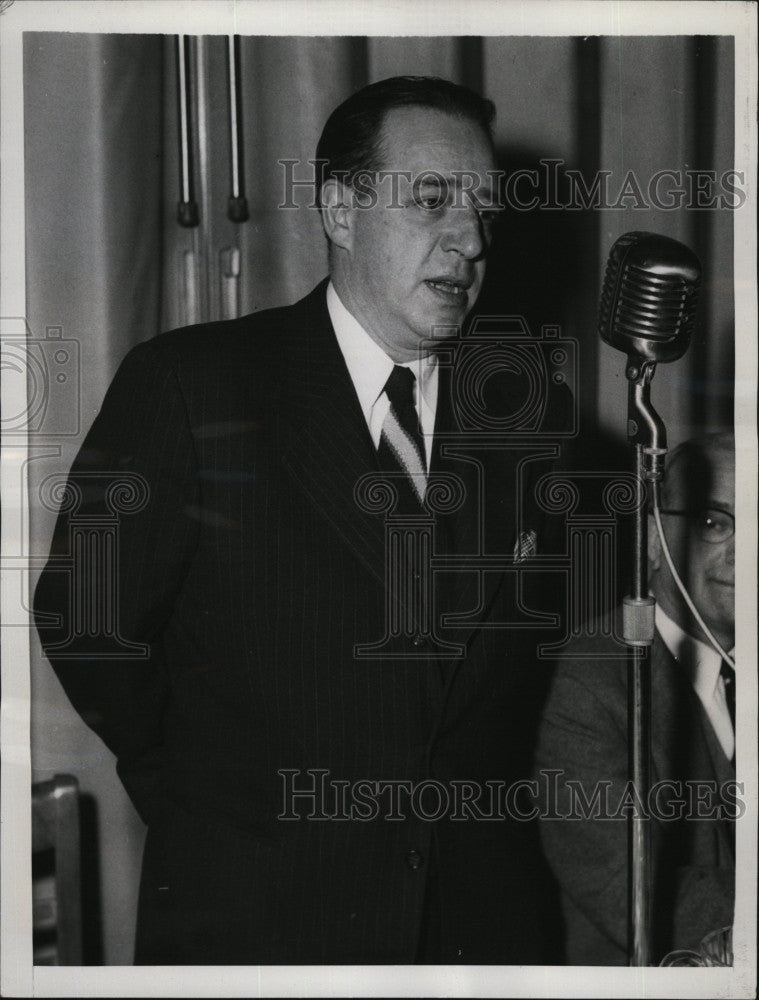 1953 Press Photo International News Service Staff Writer Malcolm Johnson - Historic Images