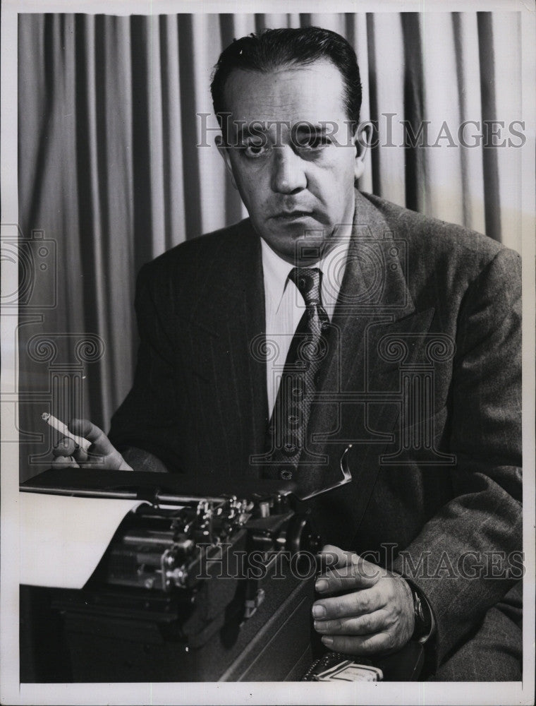 1950 Press Photo Pulitzer Prize Winning & Veteran Reporter Malcolm Johnson - Historic Images