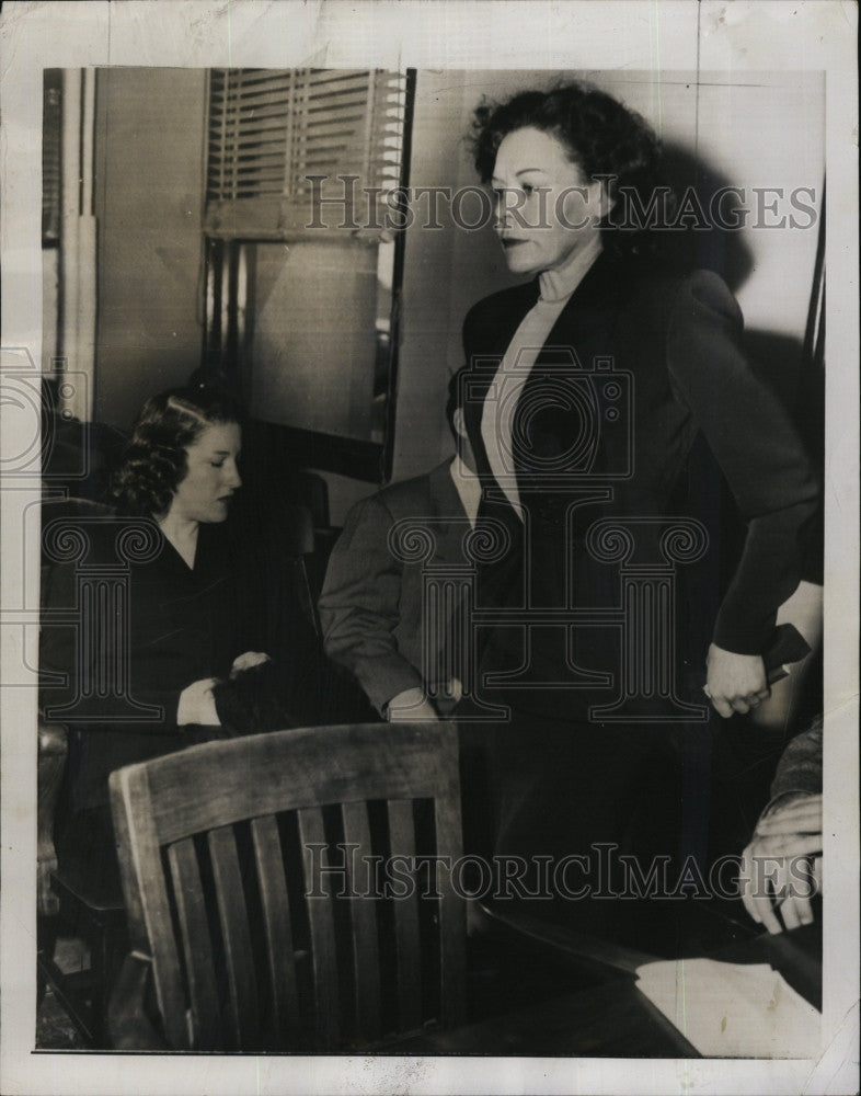 1949 Press Photo Mrs Norma Johnson (L) &amp; Isabell Thomas Charge Murder Mr Johnson - Historic Images